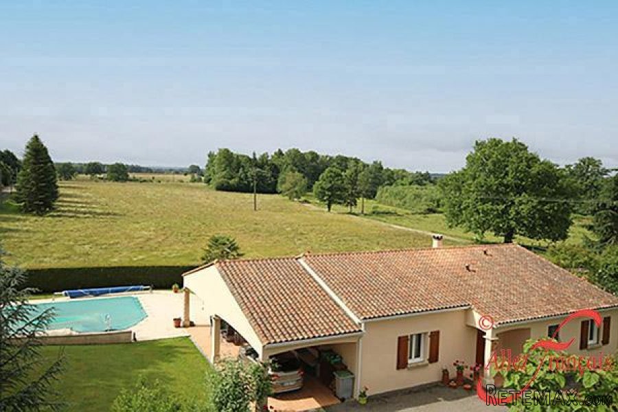 Roussines (Charente) - Immaculately presented three bedroom.. - 2