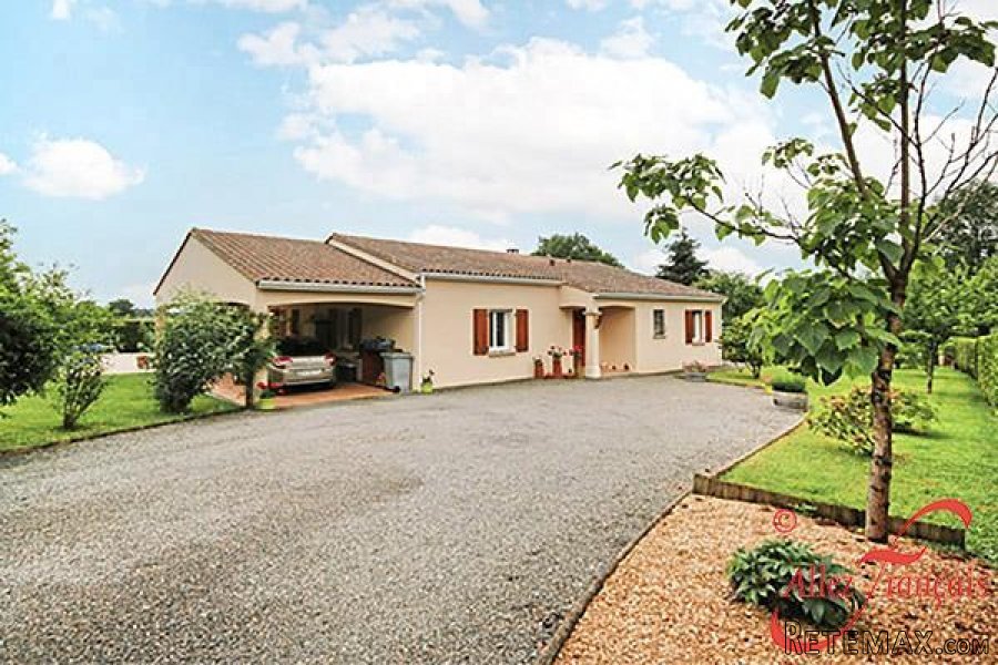 Roussines (Charente) - Immaculately presented three bedroom.. - 3