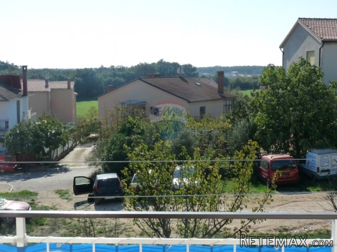 PULA, Busoler, lijepi stan od 80 m2 u privatnoj kući