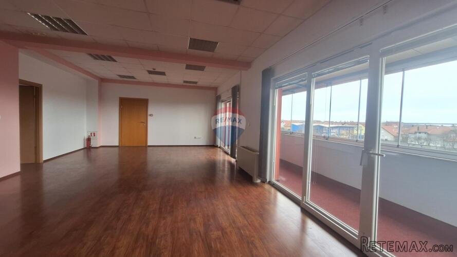 Zagreb,iznajmljuje se 145 m2 modernog poslovnog prostora u L