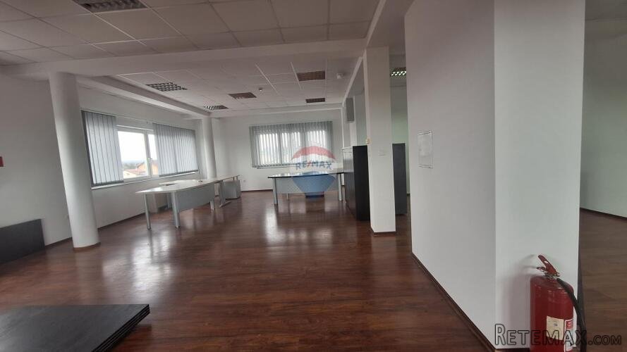 Iznajmljuje se moderan poslovni prostor u Lučkom