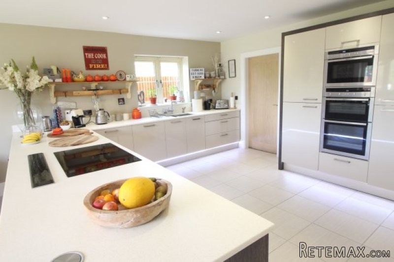 6 bedroom, Detached House house for sale - 2