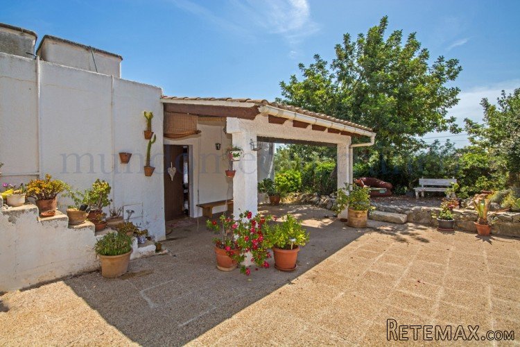 Detached bungalow on the outskirts of Campanet village..