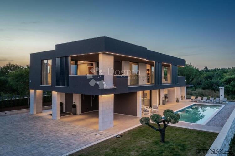 PRESTIŽ TRAŽI KUPCA - Luksuzna villa s pogledom na more! - 2