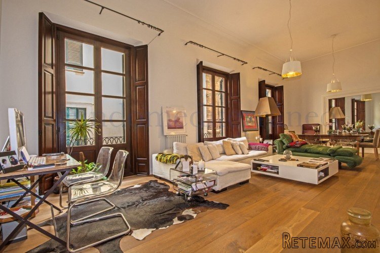Exclusively listed by Mundo Mediterráneo. This apartment..