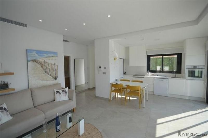 3 bedroom detached house for sale - 2
