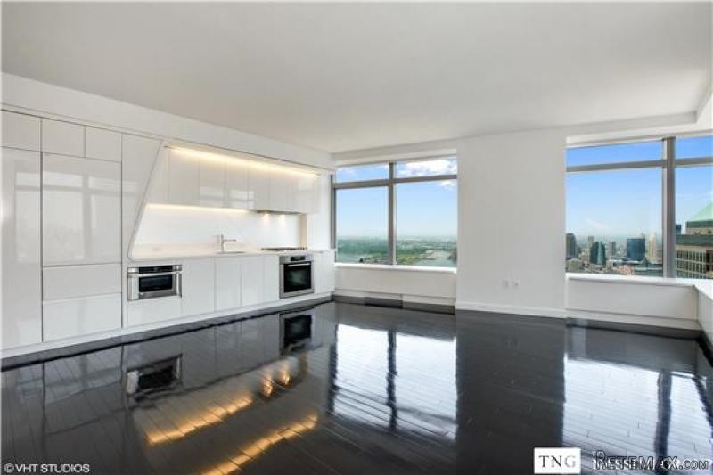 6 Bedrooms - Condo - New York State -..