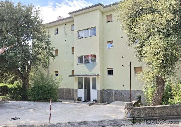 Rab, Palit- stan sa parkingom blizu mora