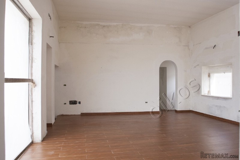 V000072, Intown Apartment In The..
