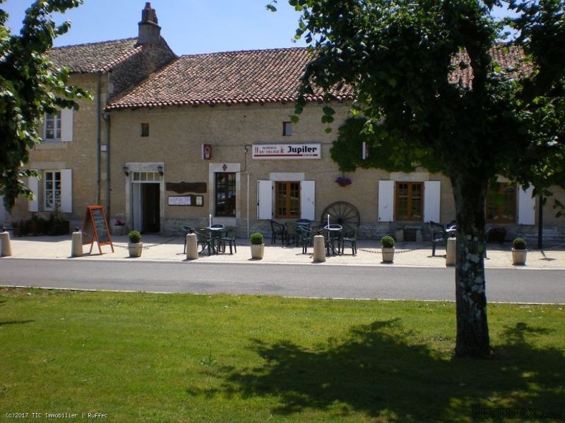 Established Bar/Restaurant In A Pretty..