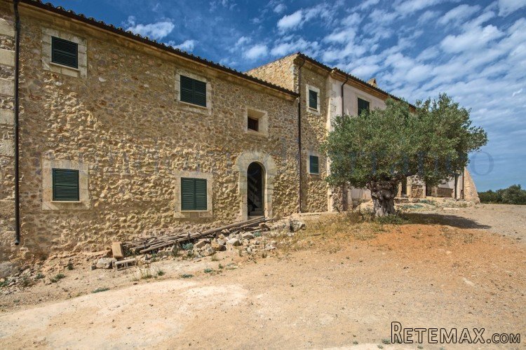 Fabulous large historic Possession dating back to the year..