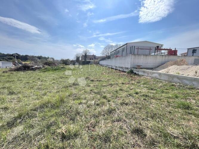 PRILIKA- industrijsko-građevinsko zemljište u Banjolama
