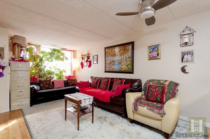 2 bedroom Apartment For Sale: 123..