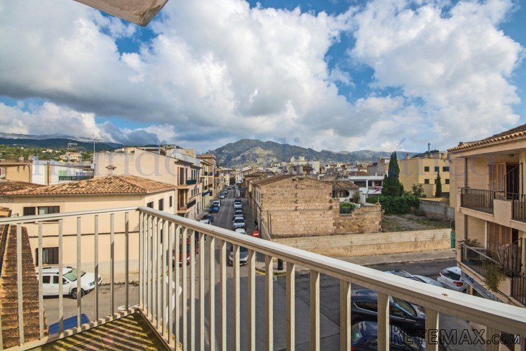 Lovely top floor apartment in the old town of Pollensa...