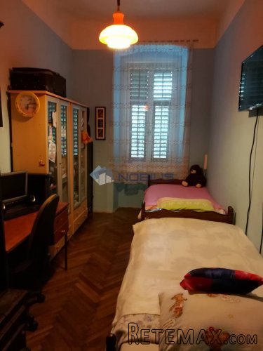 Opatija, centar,97m2, vrt, konoba, 2 sp. sobe + db - 4