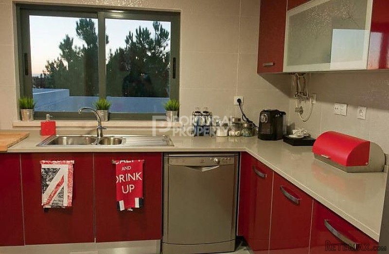 Modern 4 bedroom town house in Sesimbra - 2