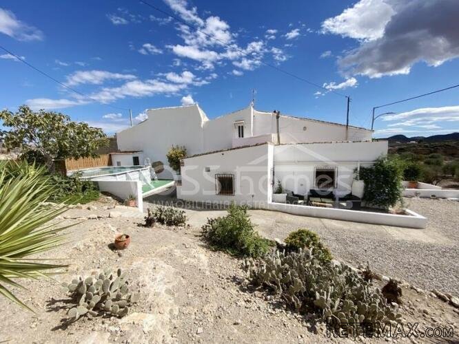NEW & EXCLUSIVE TO VOSS HOMES - A large, lovingly.. - 6