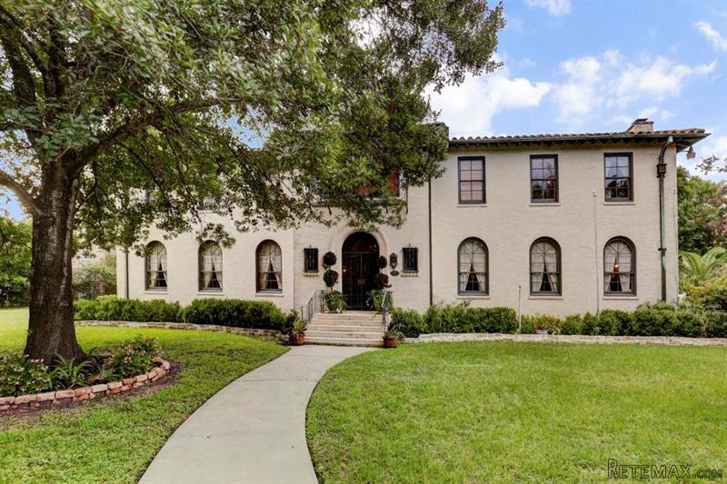 4 bedroom House For Sale: 2330 N..