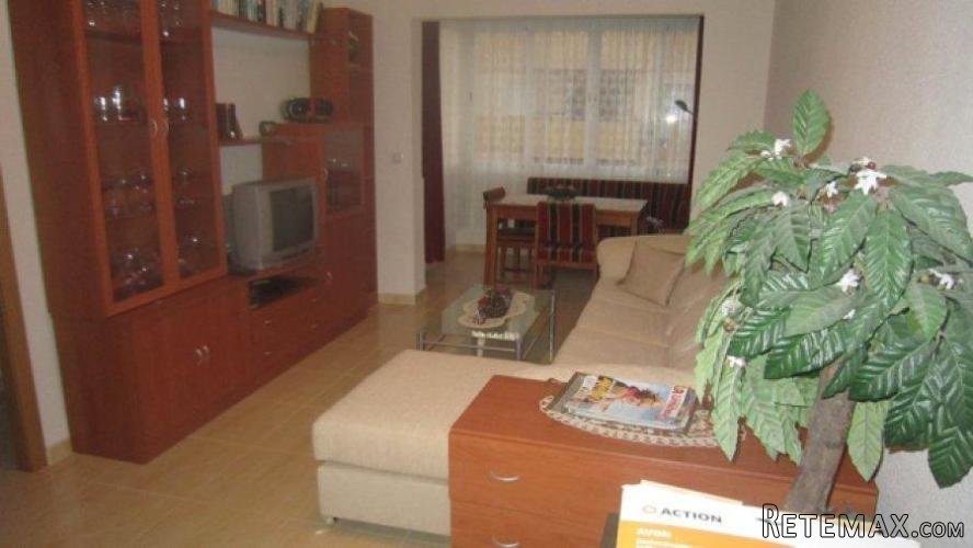 APARTAMENTO A 300 MTRS DE LA PLAYA Y MUY CENTRICO , TODOS..