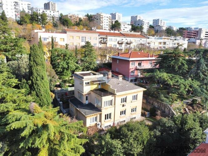 Rijeka, Pećine- povijesna vila blizu mora