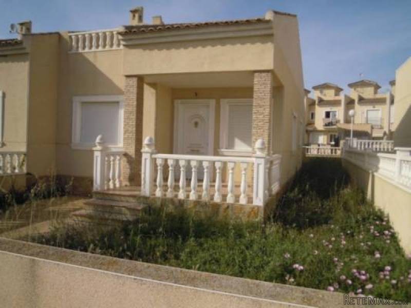 3 Bedroom 2 Bathroom Townhouse In..