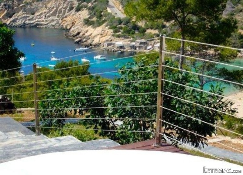 Villa in a unique location and stunning..