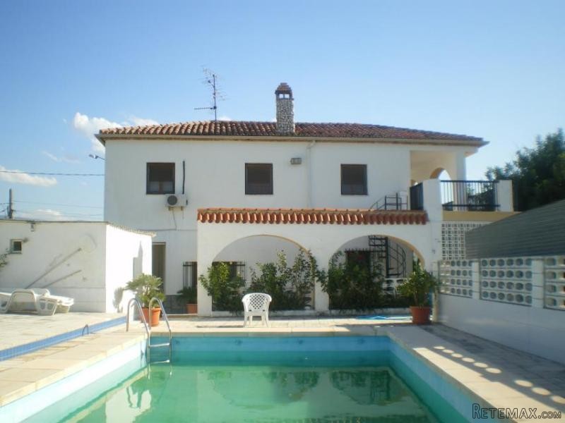 5 bedroom villa with pool (Ref. PV17012)