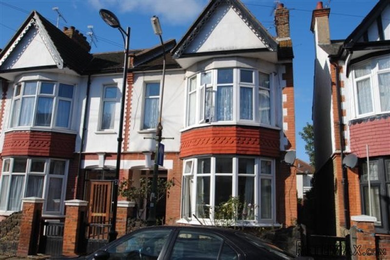 St George's Park Avenue, Westcliff on..