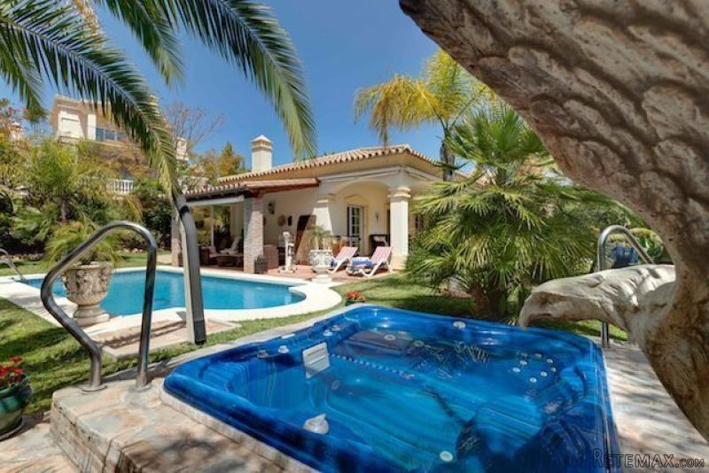 4 Bedrooms - Villas - Malaga - For Sale