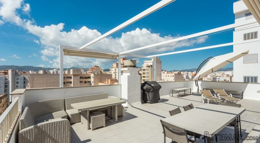 Beautiful fully renovated penthouse of 150 including 60 m2..