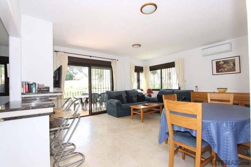 3 Bedroom 2 Bathroom Apartment In.. - 2