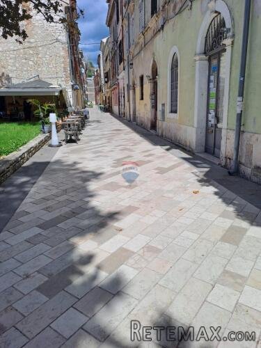Istra, Pula, strogi centar- pješačka zona, 70 m2, renoviran