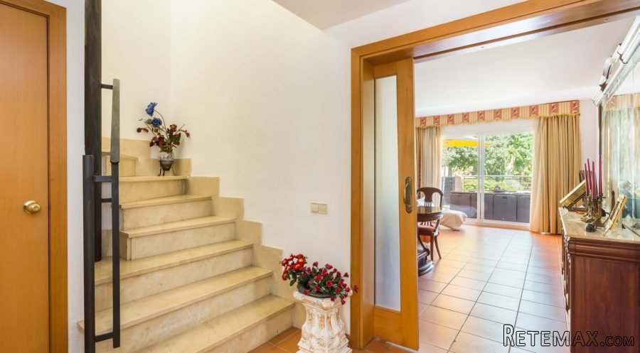 Townhouse located in a picturesque community on the outside..