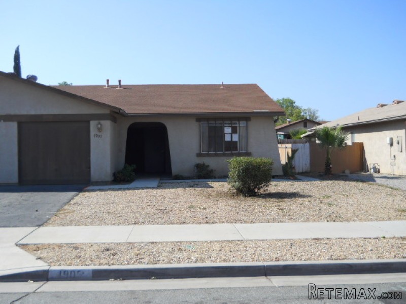 1905 W Oakland Ave Hemet, CA, 92545..