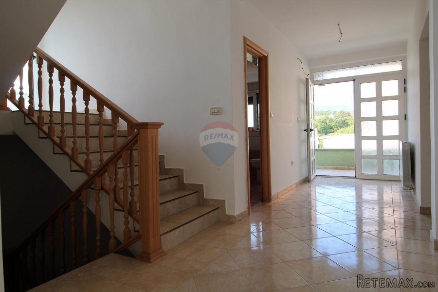 Viškovo, Dovičići, predivna kuća 520m2 s dva stana, velikom - 2