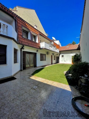 Prodaja Kuce 542m2,3.6ari,uknjizena 1/1,useljiva,Djeram pijaca