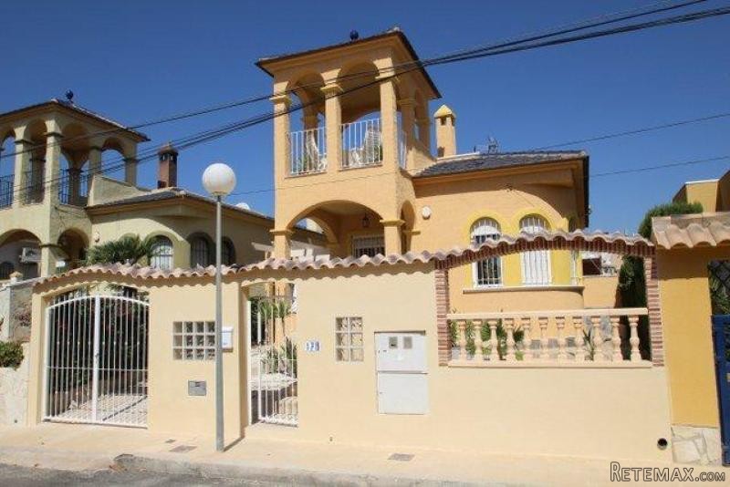 2 Bedrooms - Villa - Alicante - For Sale