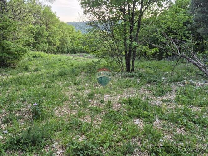Bribir, Građevinsko zemljište od 1944 m2 s projektom