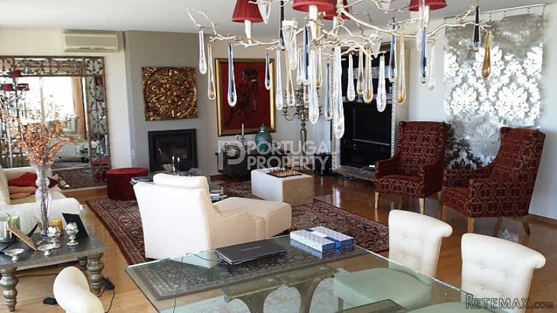 3 Bedroom Apartment with Sea View in..