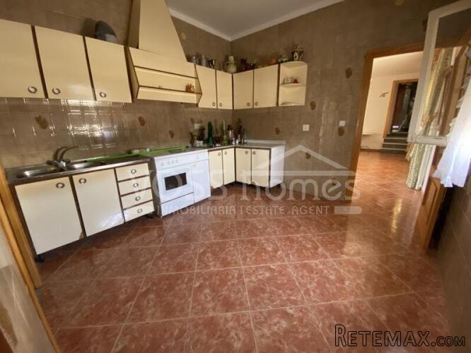 MASSIVE POTENTIAL .... A huge village property currently.. - 8