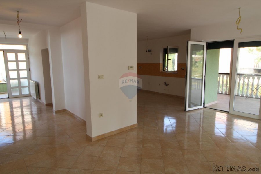 Viškovo, Dovičići, predivna kuća 520m2 s dva stana, velikom - 8