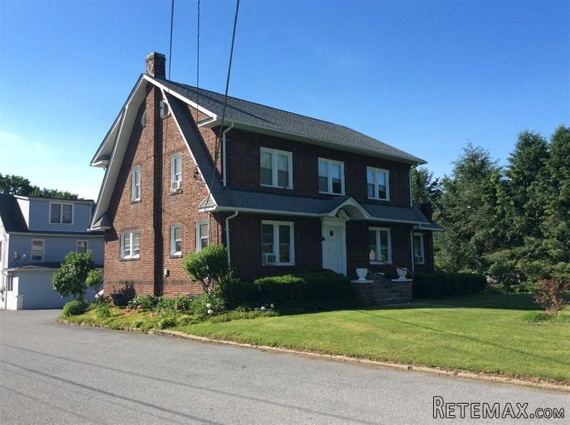 Flat For Sale: 246 Vineyard Avenue..