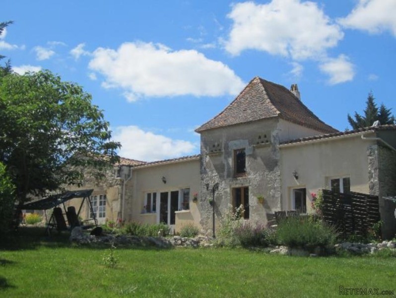 Really Pretty Property Set In A Little..