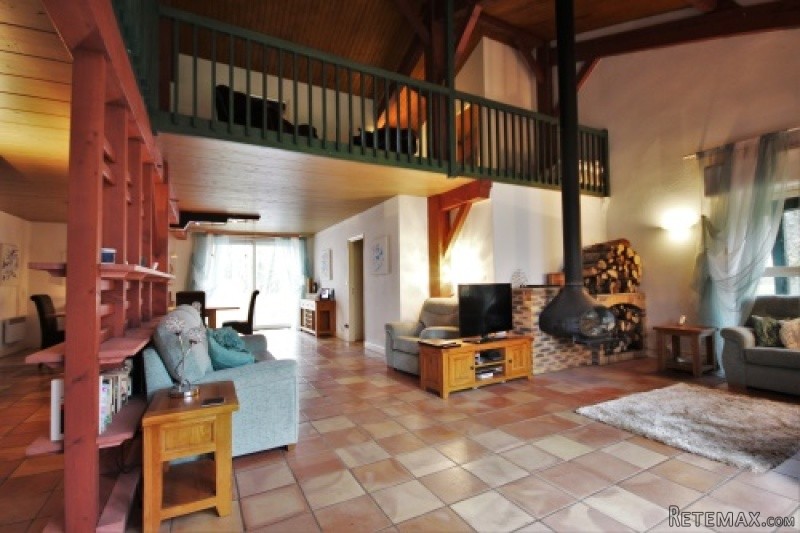 Riverside property with main house and.. - 2