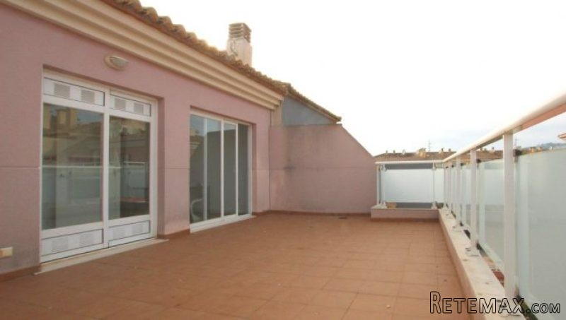 3 Bedroom 2 Bathroom Modern 3 bedroomed..