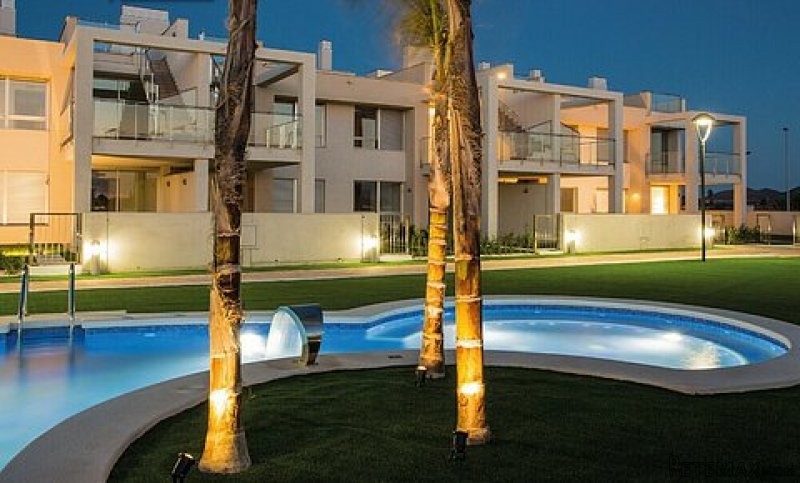 BEACH LOCATION - GARDEN APARTMENTS