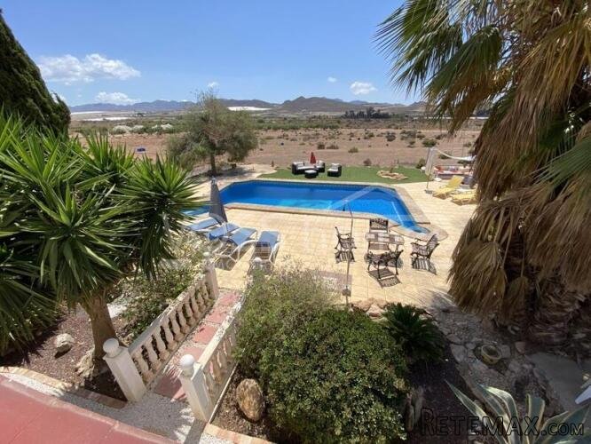 EXCLUSIVE TO VOSS HOMES - Large, renovated, country house.. - 2