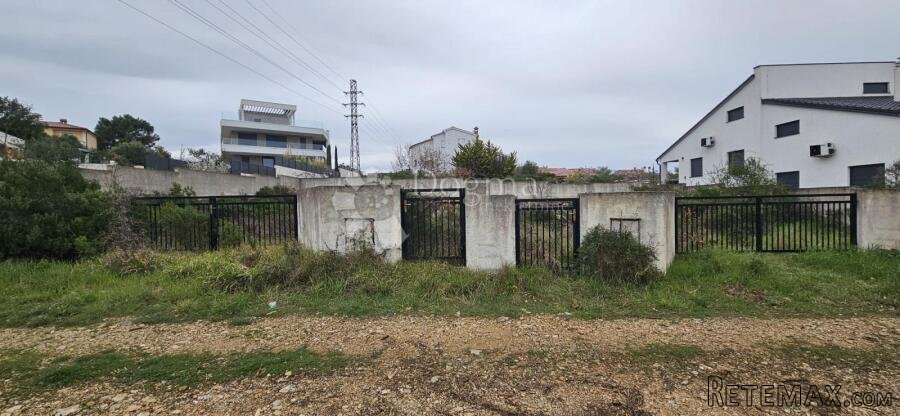 Građevinsko zemljište 700 m od mora - 2