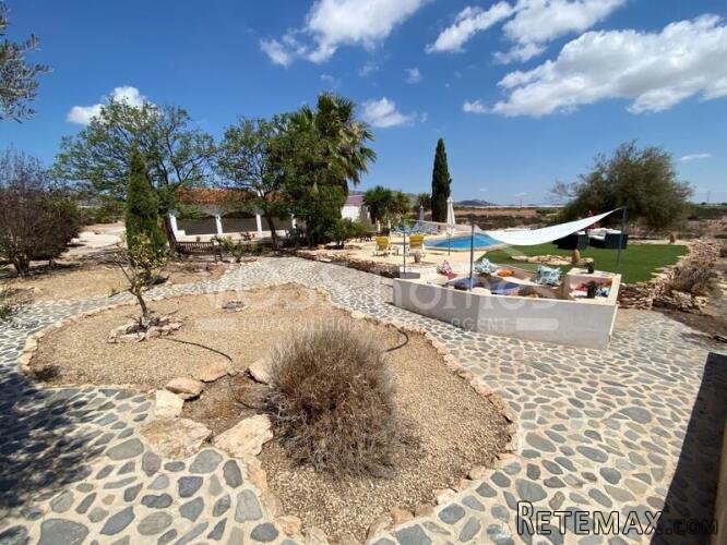 EXCLUSIVE TO VOSS HOMES - Large, renovated, country house.. - 3