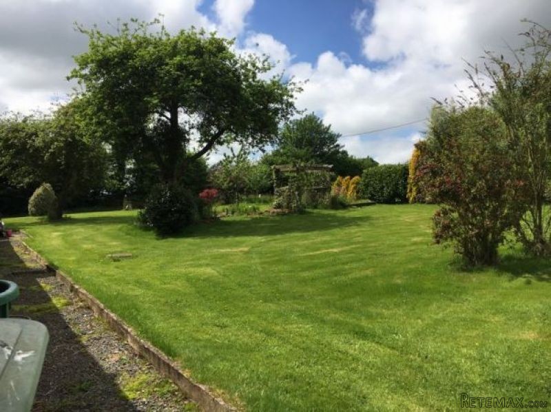 Lovely Country House on 1/2 Acre Plot - 2
